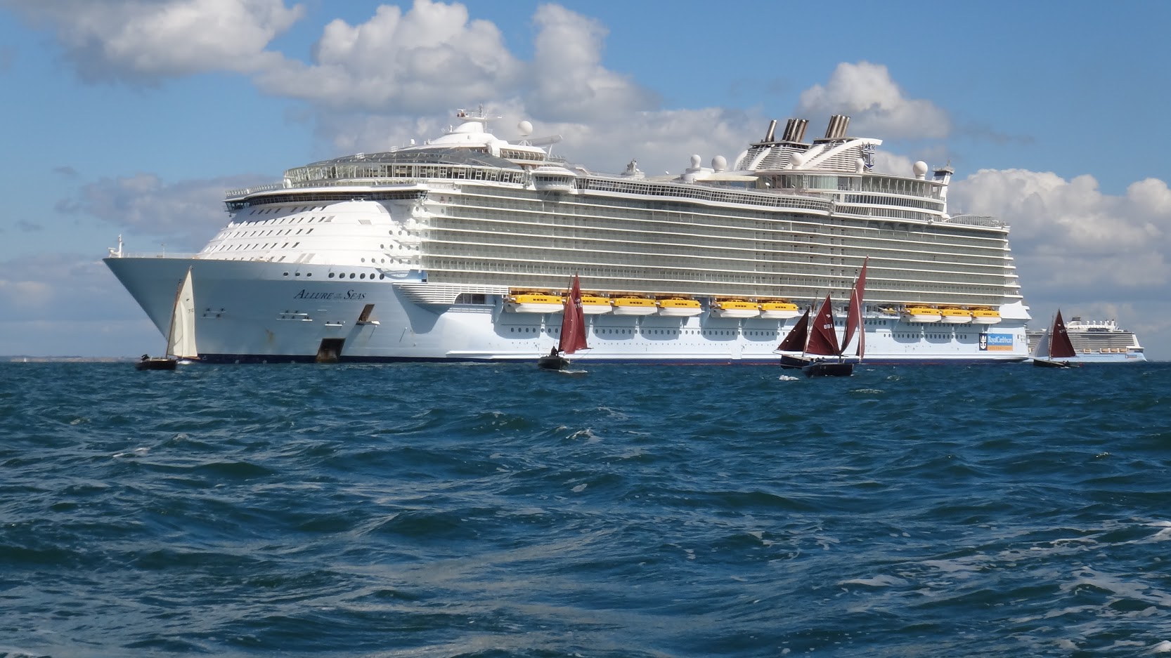 19 Poole Shrimpers, including 7 Poole Yacht Club boats sail around one of the biggest passenger ships in the world